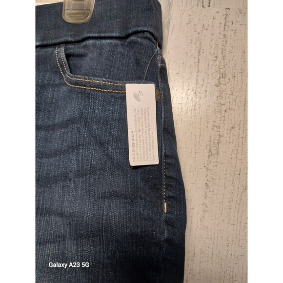 Liz Claiborne Amber Pull On Denim Short Size 10 NWT - Picture 2 of 7